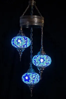 Image de Suspension turque avec 3 boules en verre bleu – Lampe orientale pour un éclairage d'ambiance