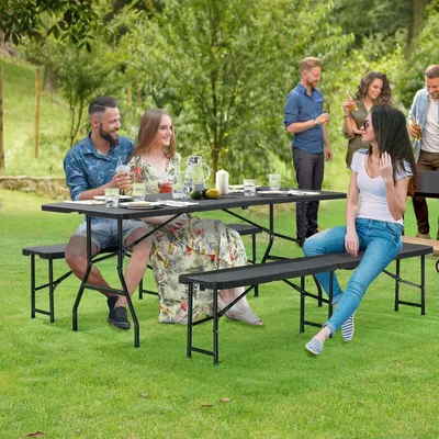 Produktbild von Juskys Bierzeltgarnitur Amberg 3-teilig & klappbar – 180 x 74 x 74 cm – 2 Bierbänke & 1 Biertisch in Rattan-Optik Gartenmöbel-Set Festzeltgarnitur
