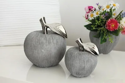 Zdjęcie produktu dla Gilde Dekoobjekt, Apfel, "Vulcanos", Keramik, grau, VE 2, L. 15 cm, B. 15 cm, H. 16.5 cm 47198 4063387471982