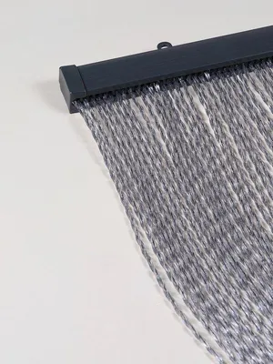 Produktbild von Unyqoos® Degor Fliegenvorhang Artikel 3 – Kunststoff, 160 Stränge, Kunststoff-Kassette, Schwarz 100×230 cm, luftdurchlässiger Insektenschutz
