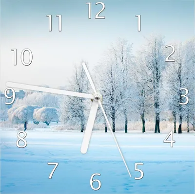 Produktbild von Wallario Design Wanduhr Verschneite Bäume in einer Winterlandschaft aus Echtglas, Größe 20 x 20 cm