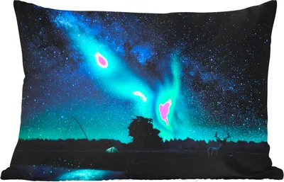 Produktbild von MuchoWow® Outdoor Kissen - Nordlichter - Sternenhimmel - Nacht - Hirsche - 50x30 cm - Wetterfest - Lounge Kissen - Sofa kissen - Wohnzimmer Dekoration
