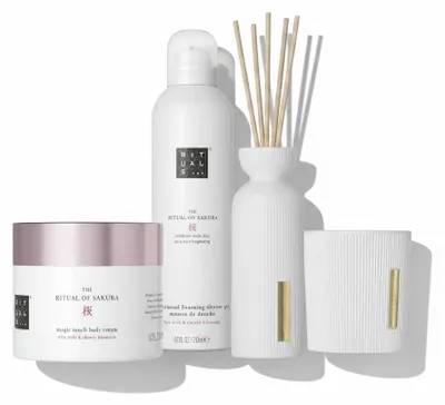 Immagine prodotto di Rituals Sakura Set Candela profumata 140ml/Mini bastoncini profumati 70ml/Gel doccia schiumoso 200ml/Crema corpo 200ml 610 ml