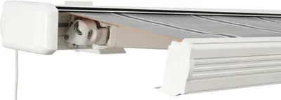 Produktbild von SOLUNA Kassettenmarkise Exquisit 4,5x3 Stoff Dessin A131 Gestell RAL 9010 reinweiß Anrtrieb links ink. Motor und Wandsch