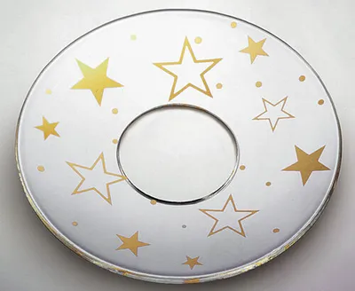 Produktbild von Glas-Kerzenmanschette - Tropfenfänger für Kerzen bis Ø 25 mm. Der Außendurchmesser der Kerzenmanschette beträgt Ø 70 mm. Hergestellt in Handarbeit aus klarem Glas. Das Ornament wird aus 21-karätigem Gold gefertigt. Schützt vor herablaufendem Wachs auf Ihrem gedeckten Tisch.