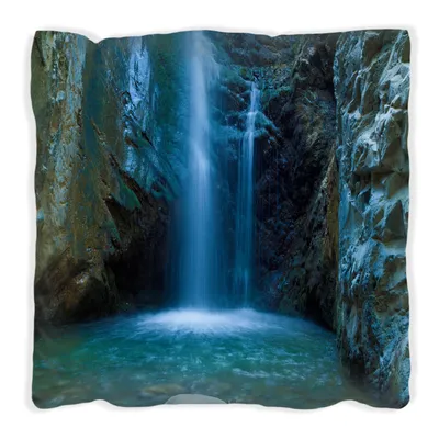 Produktbild von Wallario Premium Kissen, weiche Oberfläche, mit Motiv Wasserfall bei Sonneneinfall, Größe: 30 x 30 cm, mit weißer Rückseite