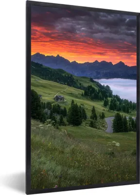 Produktbild von MuchoWow® Gerahmtes Poster Gras - Berge - Abend 40x60 cm - Poster mit Schwarzem Bilderrahmen Wandposter Rahmen Foto Bilder - Papierdruck - Wandbilder