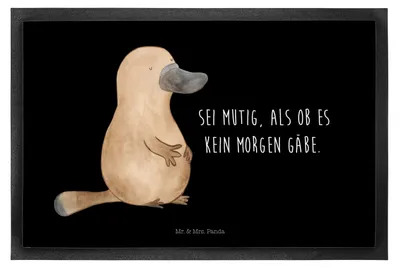 Produktbild von Mr. & Mrs. Panda Bodenvorleger Schnabeltier Mut 40 x 60 cm - Schwarz - Geschenk, Motivation, Training, fußmatte, Arbeit, Büro, Weltreise, bodenmatte, Schmutzfangmatte