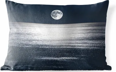 Produktbild von MuchoWow® Outdoor Kissen - Meer - Mond - Wasser - 50x30 cm - Wetterfest - Lounge Kissen - Sofa kissen - Wohnzimmer Dekoration
