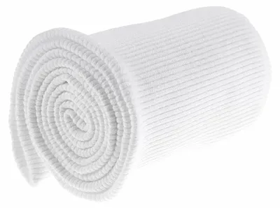 Aufgerolltes geripptes Strickbündchen in Weiß, 16x80 cm – elastischer Bündchenstoff.
