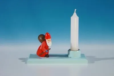 Obrázok produktu pre Sviečka Father Christmas s darčekovým vrecúškom šírka 10,5 cm NOVINKA