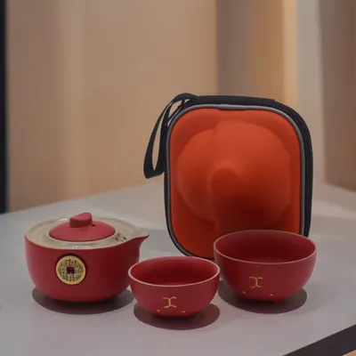 Productafbeelding van Thee kan - Gato del Dinero - Twee kopjes & Reisetui - Rood