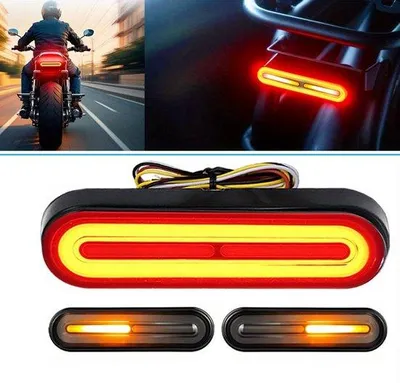 Productafbeelding van LED-dagrijverlichting voor motorfietsen, inclusief linker- en rechterpijlaanduiding, geschikt voor verschillende motorfietsmodellen.