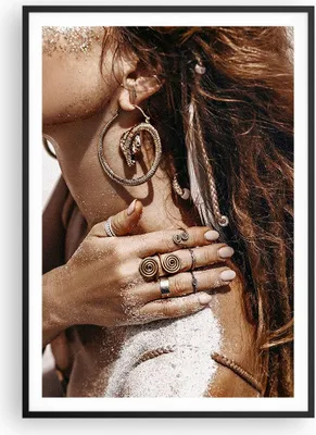 Produktbild von Gerahmtes Poster - Schwarzer Rahmen - Sand Frau Schmuck - 70x100 cm - Wand Bild - Wanddeko - Wandbilder - Kunstposter - Wandposter - Bilderrahmen - Bilder - Kunstdruck - P2BPA70x100-4802