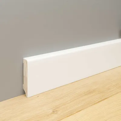 Produktbild von 24 m Trevendo® Sockelleiste Cube massiv weiß lackiert 16 x 58 x 2400 mm
