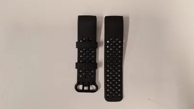 Zdjęcie produktu dla Go Go Gadget – Silikonowy sportowy pasek do zegarków FitBit Charge 3 i 4 – czarny – rozmiar S