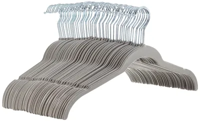 Produktbild von Amazon Basics Kleiderbügel für Hemd / Kleid, mit Samt überzogen 50er-Pack, Grau