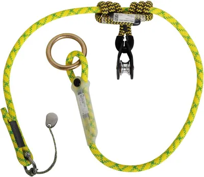 Kambiumschoner Bark Pulley Saver von Singing Rock; gelb-grüne Seil mit Karabiner und Rolle; für Arbeitssicherheit.