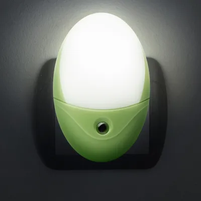 Immagine prodotto di Luce notturna a LED – 240 V – 6 LED (bianco freddo 6000 K) – 0,5 W – 20 lumen – Accensione/spegnimento automatico – Efficienza energetica – Durata 30.000 ore – Per camera da letto, corridoio e camera dei bambini [20281D]