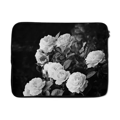 Produktbild von MuchoWow® Laptop Hülle 15 Zoll Blumen - Schwarz und Weiß - Natur - Pflanzen - Rosen Laptoptasche - Laptoptasche - Sleeve - Rundum-Schutz