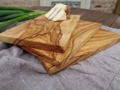 Produktbild von Frühstücksbrett ca. 30 x 15 cm Olivenholz – eckig, hygienisch, schnittfest, messerschonend