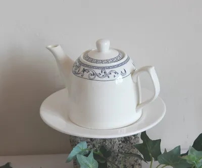 Produktbild von 051 Teekanne Hongkong weiss blau Ornamente mit Unterteller klein, 1 Person