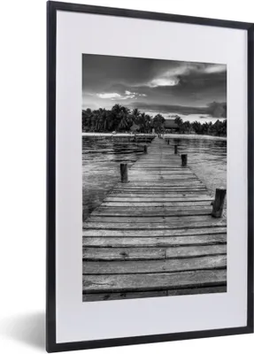 Produktbild von MuchoWow® MuchoWow® Gerahmtes Poster Blick auf den Pier der Isla Mujeres - Schwarz und weiß 40x60 cm - Poster mit zchwarzem Bilderrahmen - Poster in Rahmen