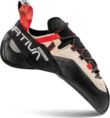 Schnür-Kletterschuh "Genius" von La Sportiva; schwarz-beige mit roten Akzenten; seitliche Ansicht.