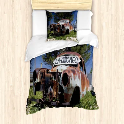 Produktbild von ABAKUHAUS Oldtimer Mantele, Alte verlassene Auto USA, Milbensicher Allergiker geeignet mit Kissenbezügen, 135 cm x 200 cm - 80 x 80 cm, Braun, Grün, Blau