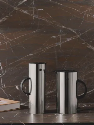 Produktbild von Stelton EM77 Schnurloser Wasserkocher, Kunststoffgehäuse, 1,5 l FÃ1/4llmenge, Trockengehschutz, Kalkfilter, Abschaltautomatik