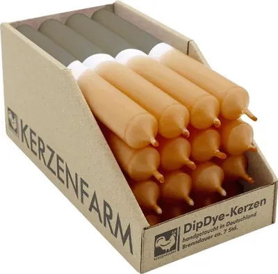 Produktbild von DIP DYE Stabkerzen aus Paraffin, 180/22 mm, Natur-Schlamm, KERZENFARM HAHN, Brenndauer ca. 7h, 16 Stück pro Verpackung