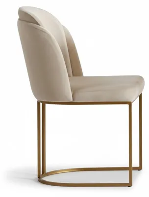 Produktbild von Eleganter Esstisch mit goldenen Akzenten und modernen Stühlen