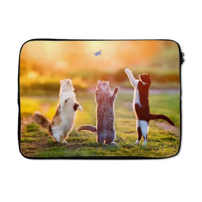 Produktbild von MuchoWow® Laptop Hülle 14 ZollKatzen - Schmetterling - Sonnenuntergang - Gras - Natur Laptoptasche - Laptoptasche - Stoßsicher - Schutzhaube
