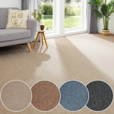 Teppichboden als Auslegware in beige mit Farbmustern in cognac, blau, anthrazit. 
