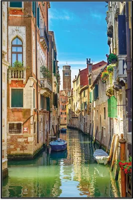 Produktbild von Wallario Wandbild Urlaub in Venedig  Kanal zwischen bunten Häusern, Größe: 61 x 91,50 cm, Poster mit schwarzem Aluminiumrahmen