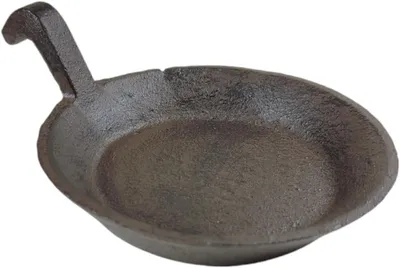 Produktbild von Kleine Teelicht-Kerzenhalter mit einer Standfläche von 8 cm – rustikale Tischdekoration aus Gusseisen