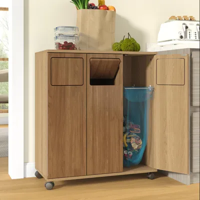 Immagine prodotto di Contenitore per la raccolta differenziata in legno effetto noce, dimensioni 69,3 x 35 x 80,3 cm, 3 scomparti, 3 ante, portarotolo per sacchi dell'immondizia in acciaio inossidabile, 4 ruote bloccabili, apertura a 180°