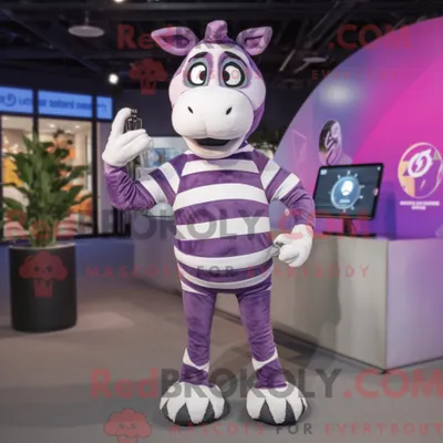 Produktbild von Lavendel REDBROKOLY Zebra Maskottchen Kostüm Charakter gekleidet in einem Board Shorts und Smartwatches
