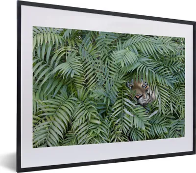 Produktbild von MuchoWow® MuchoWow® Gerahmtes Poster Tiger - Blätter - Farn 40x30 cm - Poster mit zchwarzem Bilderrahmen - Bilderrahmen - Poster im Rahmen