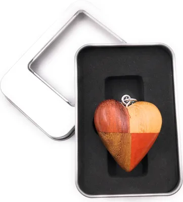 Immagine prodotto di Ciondolo portachiavi in legno cuore amore ciondolo simbolo d'amore multicolore in confezione regalo