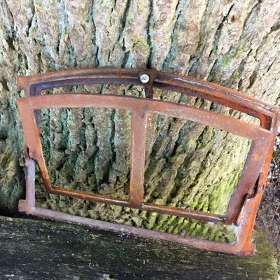 Produktbild von Kleines Eisenfenster zum Öffnen - Scheunenfenster Fenster Mauer Ruine Stall
