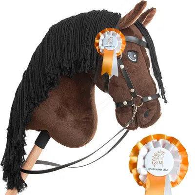 Productafbeelding van Hobby Horse springpaard, bruin met zwarte manen, inclusief hoofdstel, teugels en bit - Formaat A3
