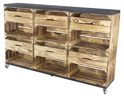 Produktbild von Raumtrenner/ Kommode aus geflammten Kisten mit 2 Bohlenbrettern in schwarz auf Rollen 150x93x30cm