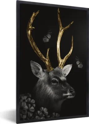 Produktbild von MuchoWow® MuchoWow® Gerahmtes Poster Hirsch - Schmetterling - Geweih - Gold 20x30 cm - Poster mit zchwarzem Bilderrahmen - Drucken - Bilder Poster im Rahmen