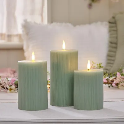 Produktbild von Set mit 3 Teelichtern, geriffelt, salbeigrün