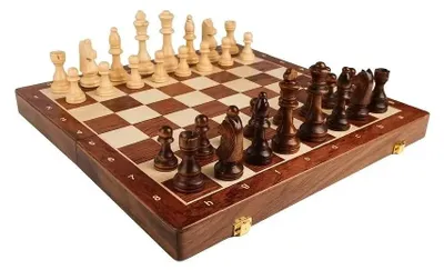 Image de Jeu d'échecs en bois avec plateau rabattable et pièces supplémentaires