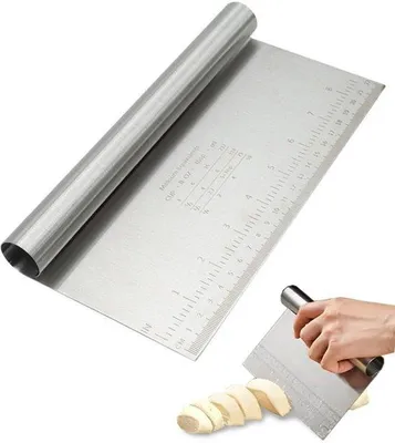 Produktbild von Unyqoos® Edelstahl-Teigschaber (14,5 x 12 x 2,5 cm), ergonomisch, spülmaschinenfest – vielseitiger Teig- & Pizzaschneider für Brot, Pizza und Gebäck
