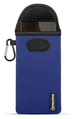 Productafbeelding van MobyDefend Hoesje - Geschikt voor  Motorola Edge 50 Ultra -  Neopreen Pouch Met Karabijnhaak - Insteek - Riemlus  - Blauw