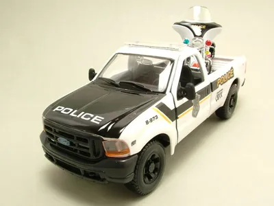 Produktbild von Ford F-350 Super Duty Pick Up 1999 weiß + Harley Davidson FLHTPI Police, Modellauto 1:24 / Maisto