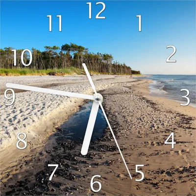 Produktbild von Wallario Design Wanduhr Einsamer Strand am Meer - Blauer Himmel aus Echtglas, Größe 20 x 20 cm